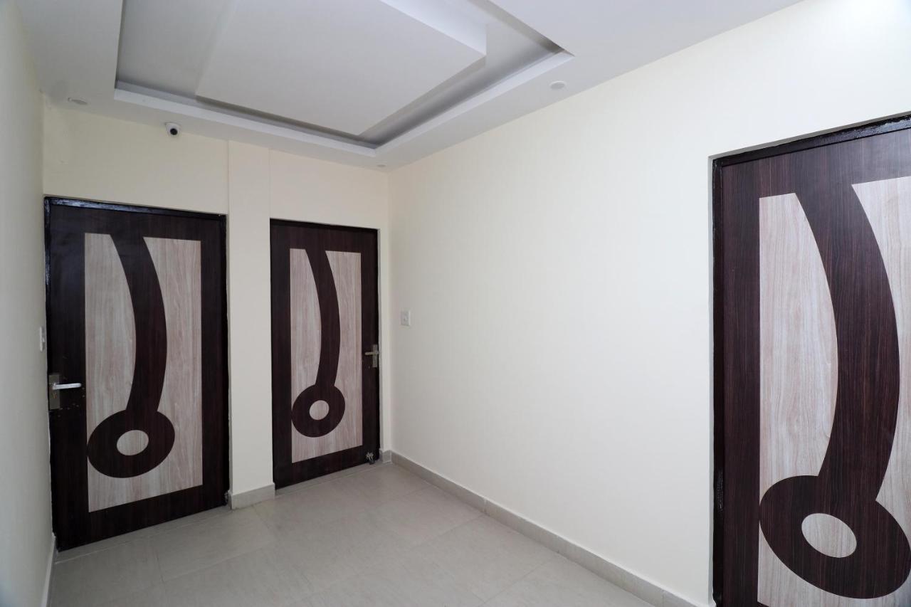 Oyo 25130 Hotel Royal Inn 新德里 外观 照片